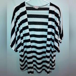 Pretty Young Thing size 1x black & white lightweight cardigan,kimono, duster EUC
